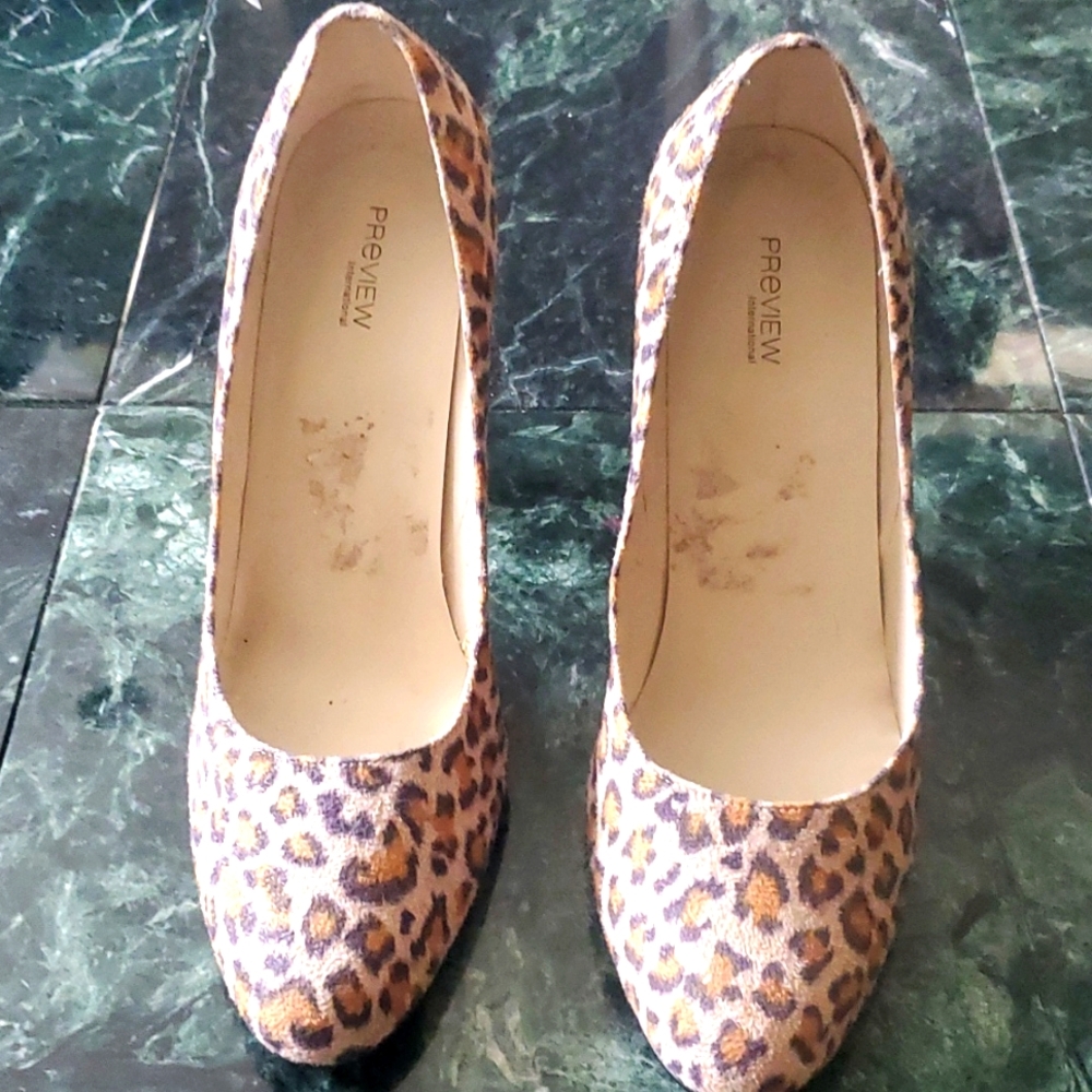 WOMEN'S LEOPARD PRINT HEELS